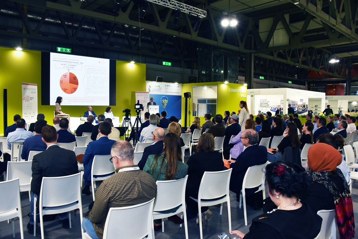 La platea presente a un evento di GreenPlast 2025