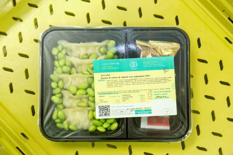 A labelled primary packaging